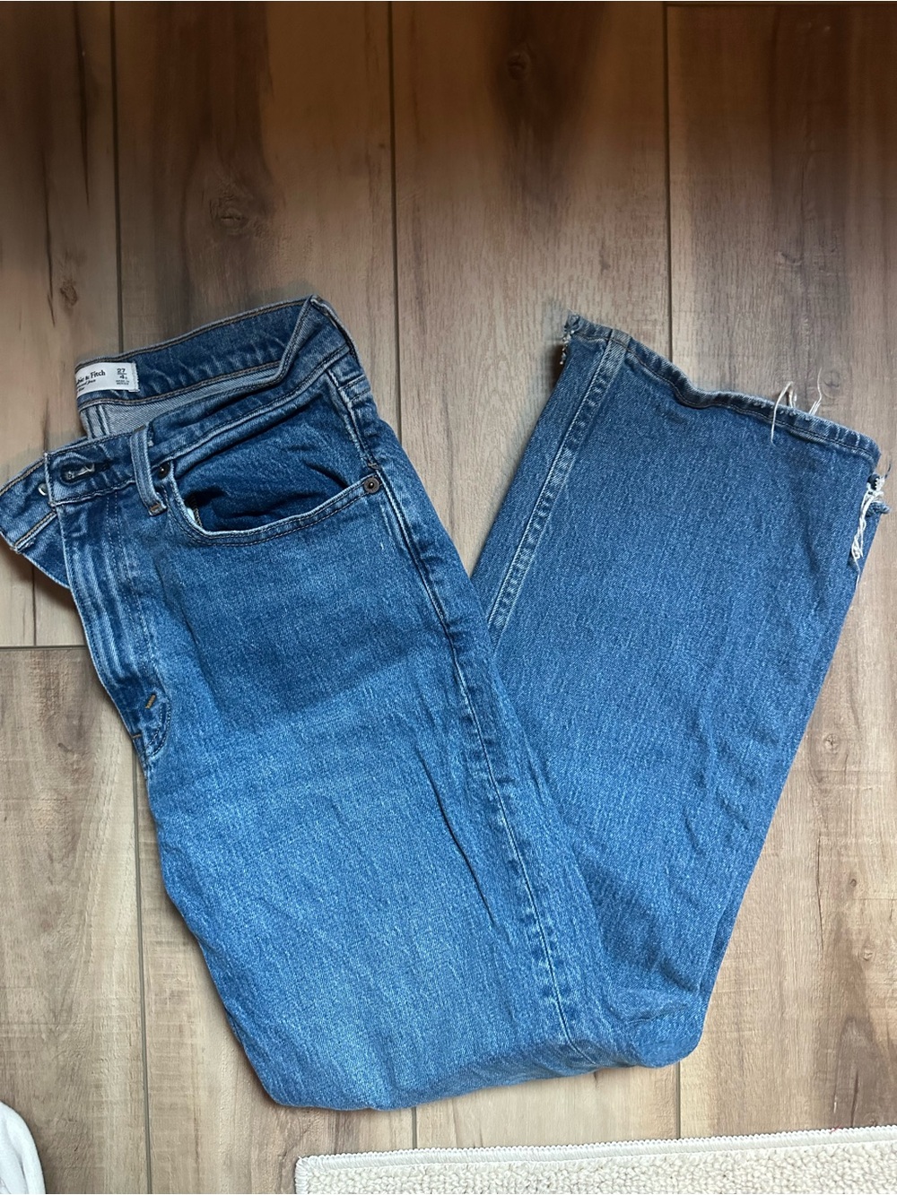A&F The 90s Relaxed Jean High Rise